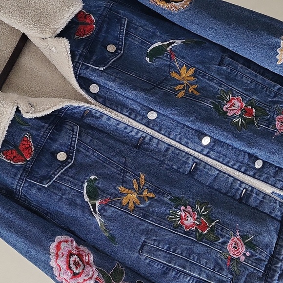 Bagatelle Sherpa Lined Denim Jacket with Floral, Avian and Feline Embroi… - Picture 8 of 16